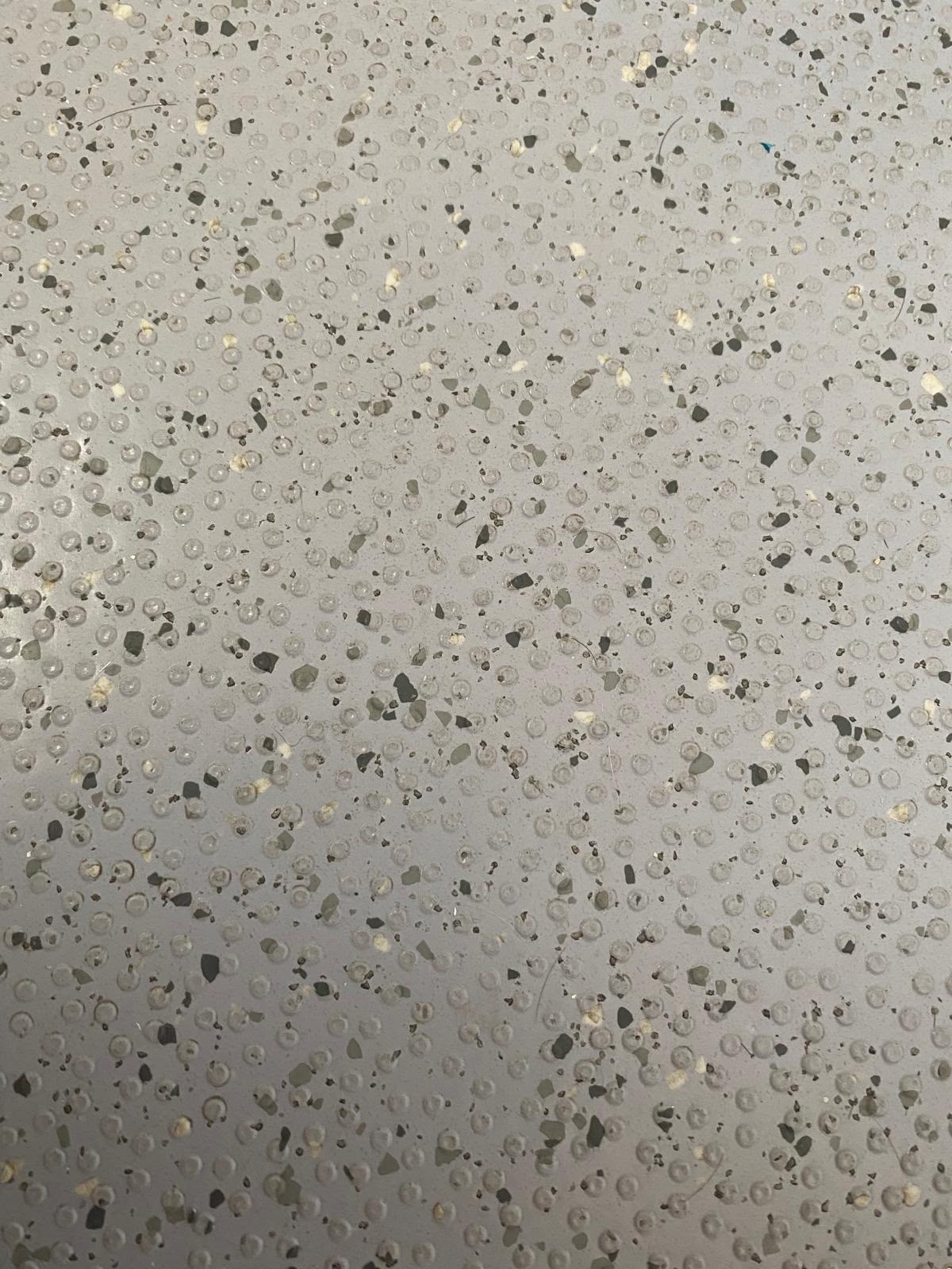 Safety vinyl sample with quartz aggregate